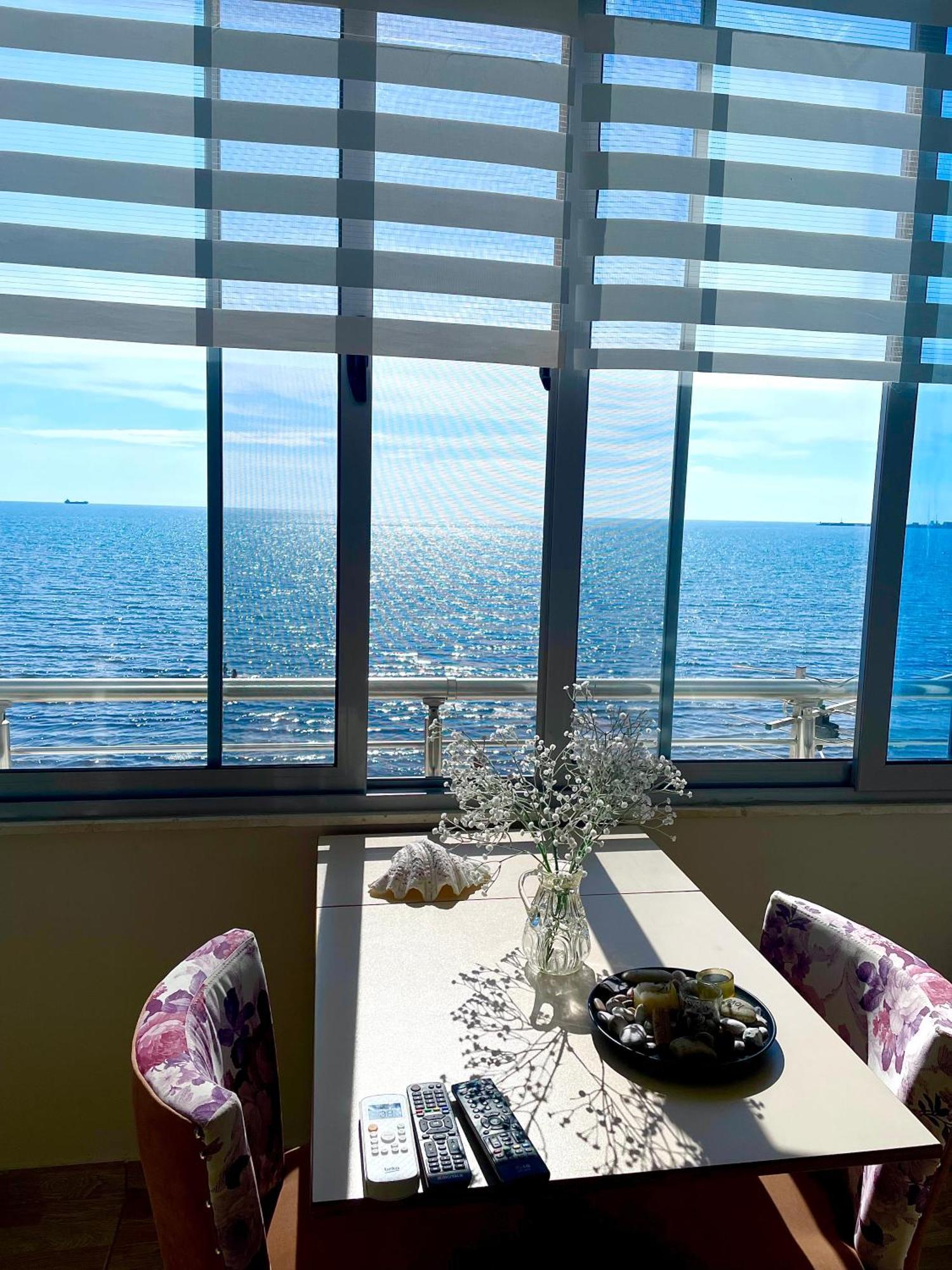 Cozy Beachfront Room Durres Exterior photo