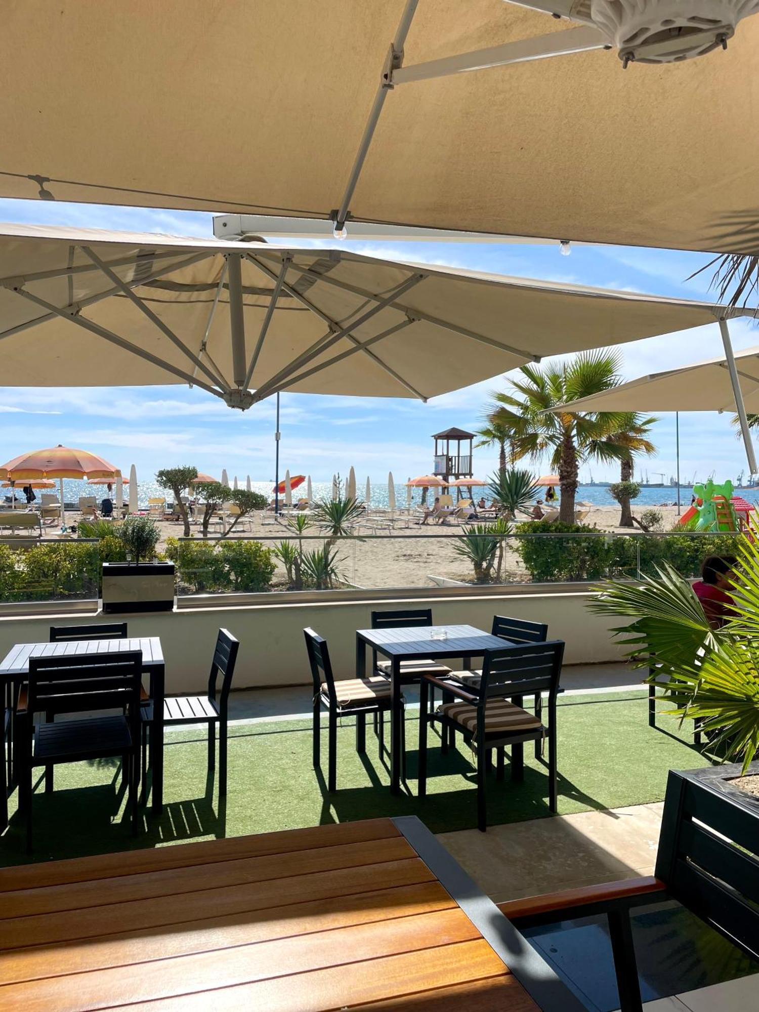 Cozy Beachfront Room Durres Exterior photo